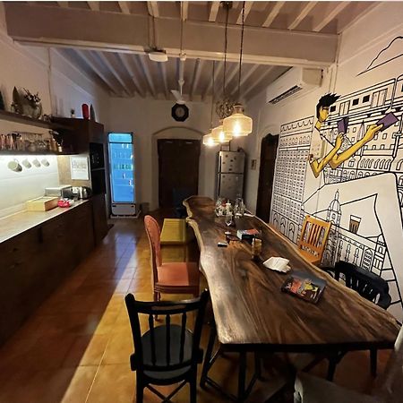 Gosolo Stays Bandra Hostel Mumbai Exterior photo